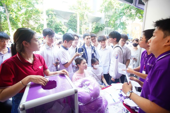 Bộ GD&amp;ĐT lý giải vì sao học ngành vi mạch bán dẫn cần đạt điểm 8 môn Toán? ảnh 2
