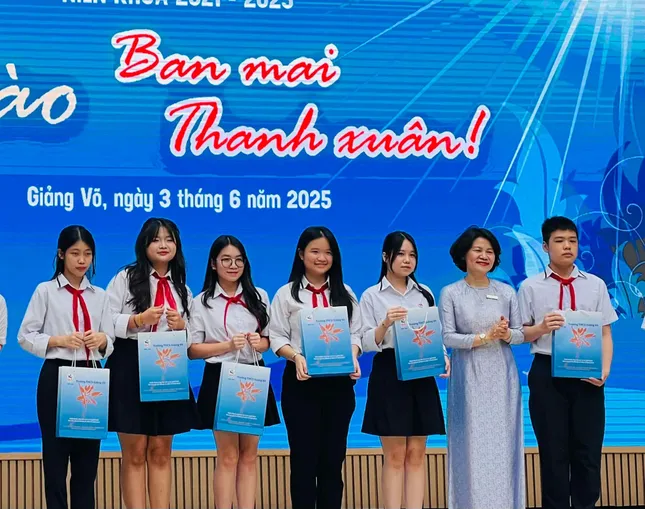 Hiệu trưởng nhắn nhủ học sinh biết yêu thương và sống trách nhiệm ảnh 3