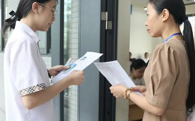 Thi lớp 10 Hà Nội: Phát hiện đề mờ, nhòe thí sinh phải báo cáo trong vòng 5 phút - Ảnh 1. Thi lớp 10 Hà Nội: Phát hiện đề mờ, nhòe thí sinh phải báo cáo trong vòng 5 phút - Ảnh 1.