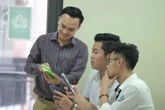 Trước giờ thi, thầy giáo chia sẻ bí kíp làm bài môn Toán đạt điểm 10 - Ảnh 1. Trước giờ thi, thầy giáo chia sẻ bí kíp làm bài môn Toán đạt điểm 10 - Ảnh 1.