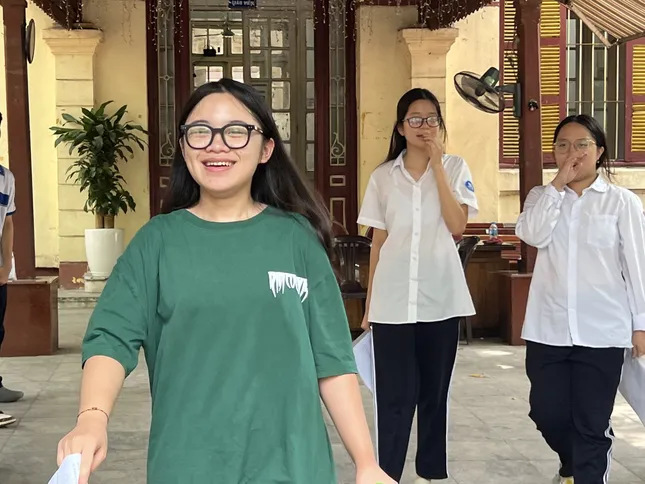 Đề chuyên Ngữ văn lớp 10 Hà Nội yêu cầu thí sinh viết về &apos;ánh sáng bên trong mỗi người&apos; ảnh 2