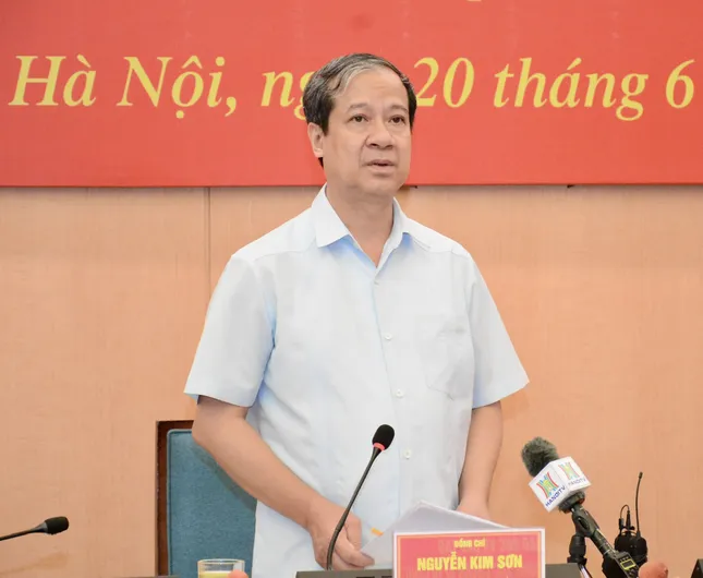 Thi tốt nghiệp THPT 2025: Bộ trưởng Nguyễn Kim Sơn yêu cầu ứng phó với tình huống mới ảnh 2