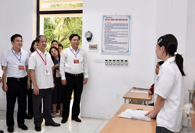 Bộ trưởng Giáo dục lưu ý công tác chấm thi Tốt nghiệp THPT ảnh 1