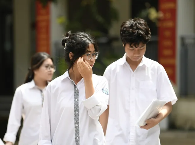 Chênh lệch 15,5 điểm, hiệu trưởng trường tuyển 3 môn 10 điểm nói: 'Không bất ngờ' - Ảnh 1. Chênh lệch 15,5 điểm, hiệu trưởng trường tuyển 3 môn 10 điểm nói: 'Không bất ngờ' - Ảnh 1.