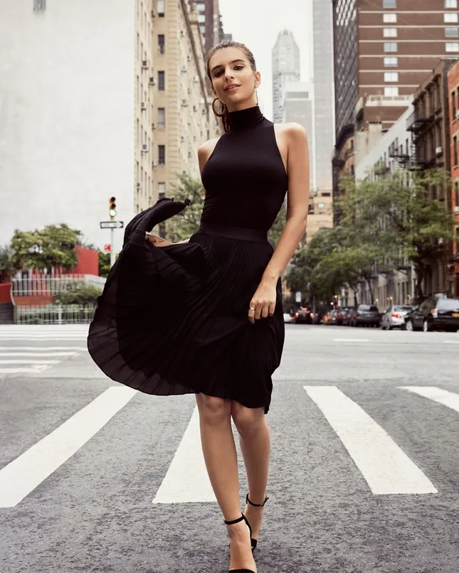 Nàng mẫu da nâu Emily Ratajkowski gợi cảm ở mọi góc nhìn ảnh 12