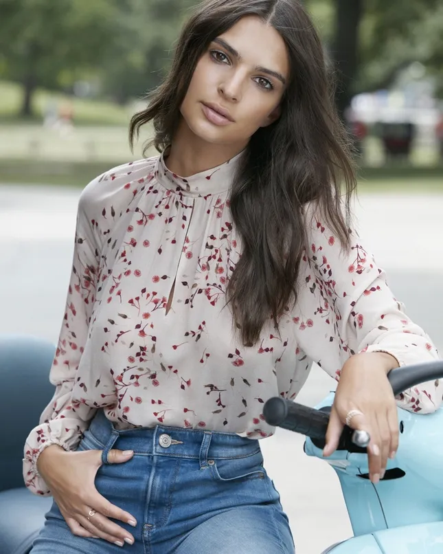 Nàng mẫu da nâu Emily Ratajkowski gợi cảm ở mọi góc nhìn ảnh 9