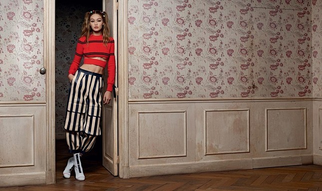 Chị em nhà Gigi, Bella Hadid hóa quý cô sang chảnh ảnh 17