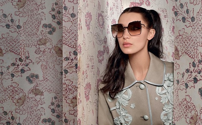 Chị em nhà Gigi, Bella Hadid hóa quý cô sang chảnh ảnh 6