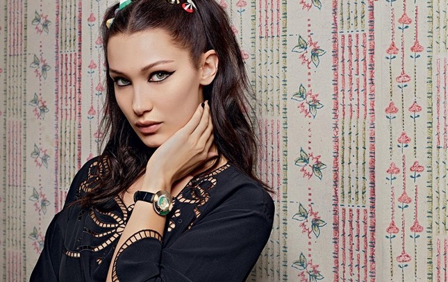 Chị em nhà Gigi, Bella Hadid hóa quý cô sang chảnh ảnh 7