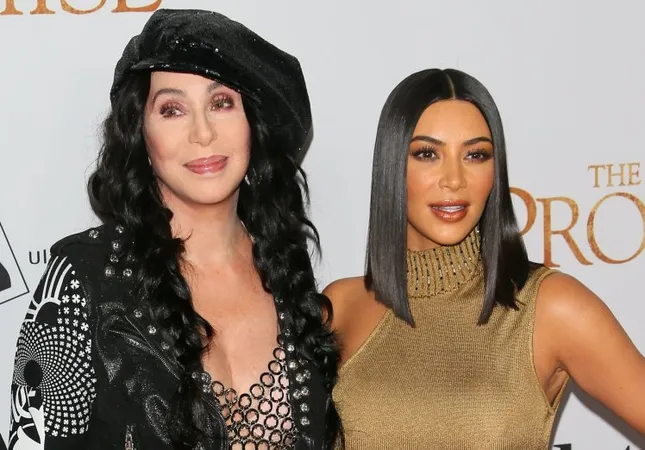 Kim Kardashian hóa ‘nữ thần disco’ rực lửa Cher ảnh 5