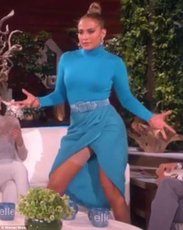 Jennifer Lopez hớ hênh khi diện váy xẻ cao nhảy sung ảnh 4