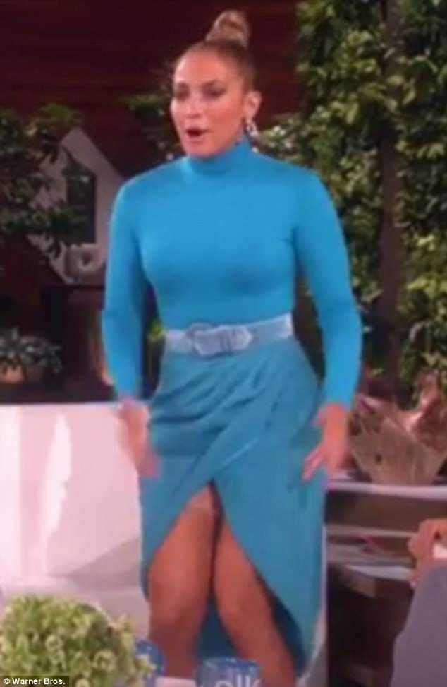 Jennifer Lopez hớ hênh khi diện váy xẻ cao nhảy sung ảnh 7