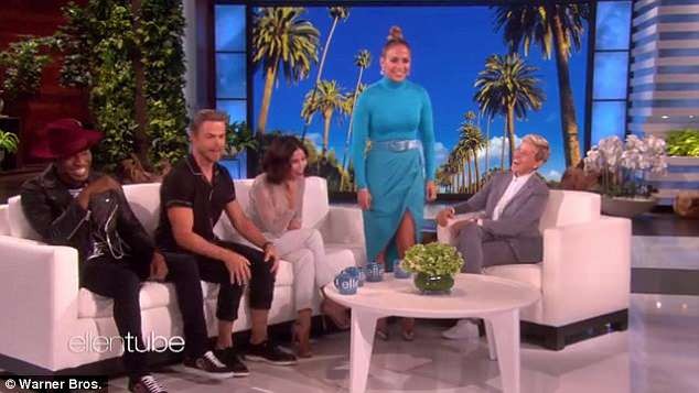 Jennifer Lopez hớ hênh khi diện váy xẻ cao nhảy sung ảnh 9