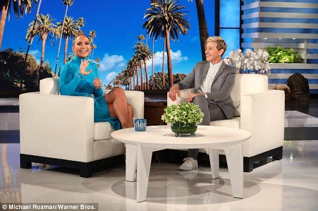 Jennifer Lopez hớ hênh khi diện váy xẻ cao nhảy sung ảnh 10
