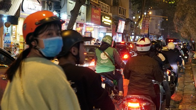Người dân Hà Nội, TPHCM và nhiều thành phố đón Giáng sinh ảnh 14
