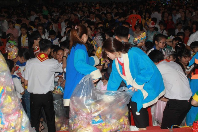 Người dân Hà Nội, TPHCM và nhiều thành phố đón Giáng sinh ảnh 36