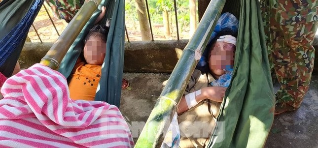 Vụ sạt lở 43 người mất tích ở Quảng Nam: Tìm được hàng chục người còn sống ảnh 24