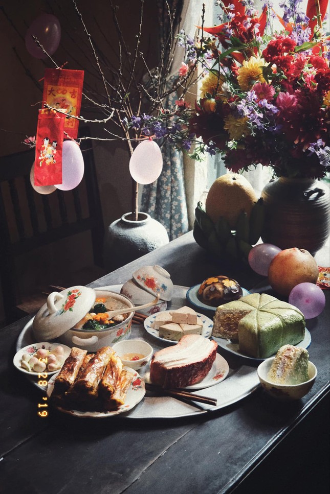 Cô gái làm mâm cơm Tết bằng 'chất liệu' đặc biệt, dân mạng trầm trồ 'khó tin' ảnh 2