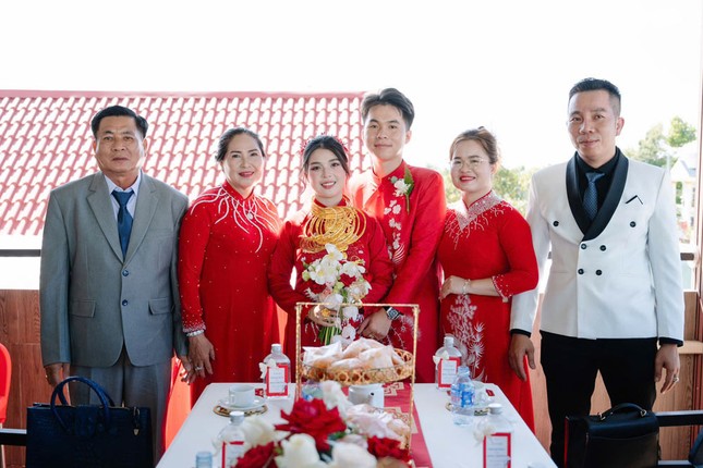 Đám cưới con trai chủ tiệm vàng ở Long An gây sốt vì chi tiết thú vị ảnh 2