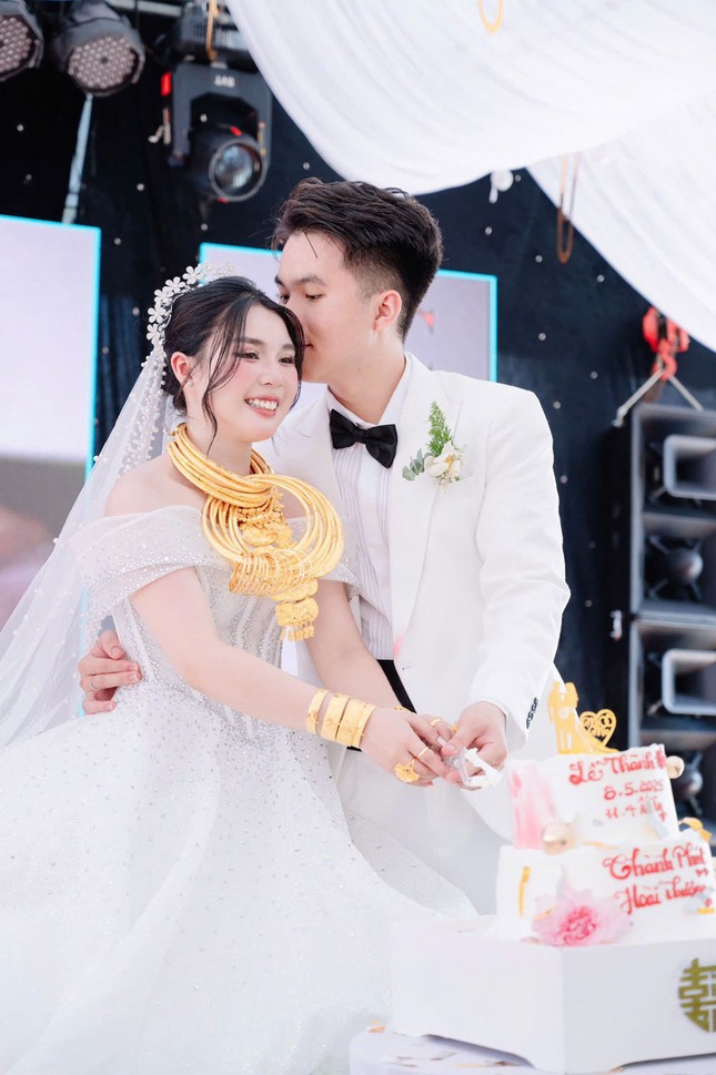 Đám cưới con trai chủ tiệm vàng ở Long An gây sốt vì chi tiết thú vị ảnh 3