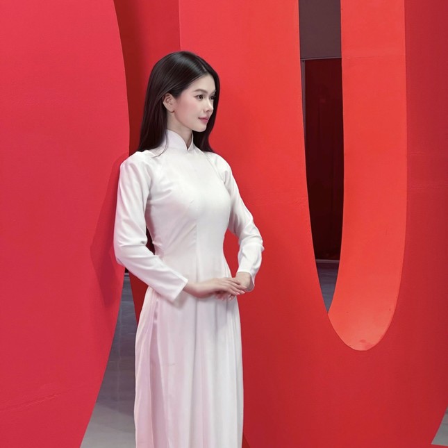 Nàng thơ nhảy cùng Soobin được dân mạng khen ‘khí chất công chúa’ là ai? ảnh 5