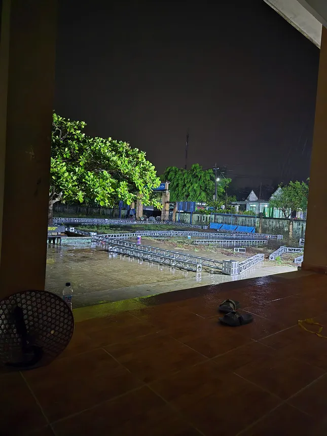 Chú rể Quảng Nam thẫn thờ nhìn rạp cưới ngập vì mưa lớn ảnh 2