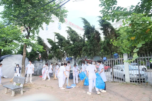 Đoàn Thanh niên Bệnh viện Nội tiết T.Ư lan tỏa lối sống xanh, giảm rác thải nhựa ảnh 1