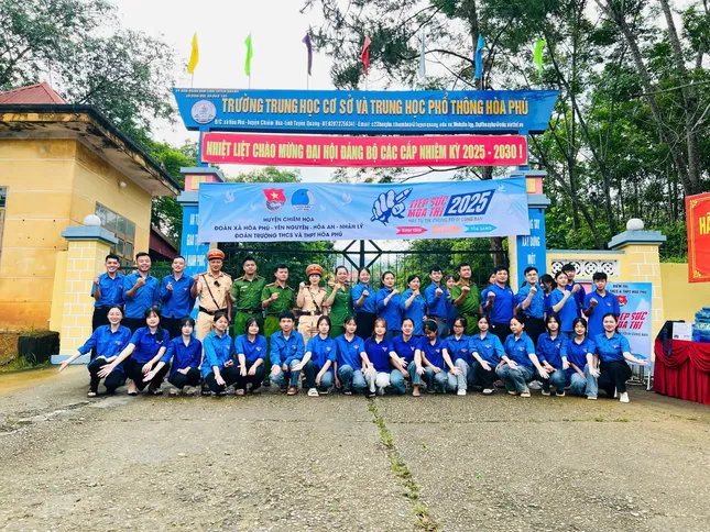 Lời chúc từ hoa hậu, KOL giúp sĩ tử vững tinh thần ảnh 6