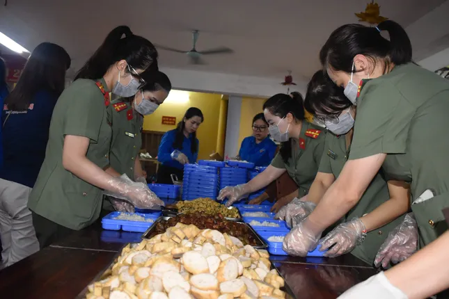Lời chúc từ hoa hậu, KOL giúp sĩ tử vững tinh thần ảnh 7