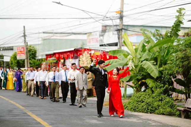 Thuê sân hàng xóm 1 năm, chàng trai Tiền Giang cưới luôn con gái chủ nhà ảnh 2