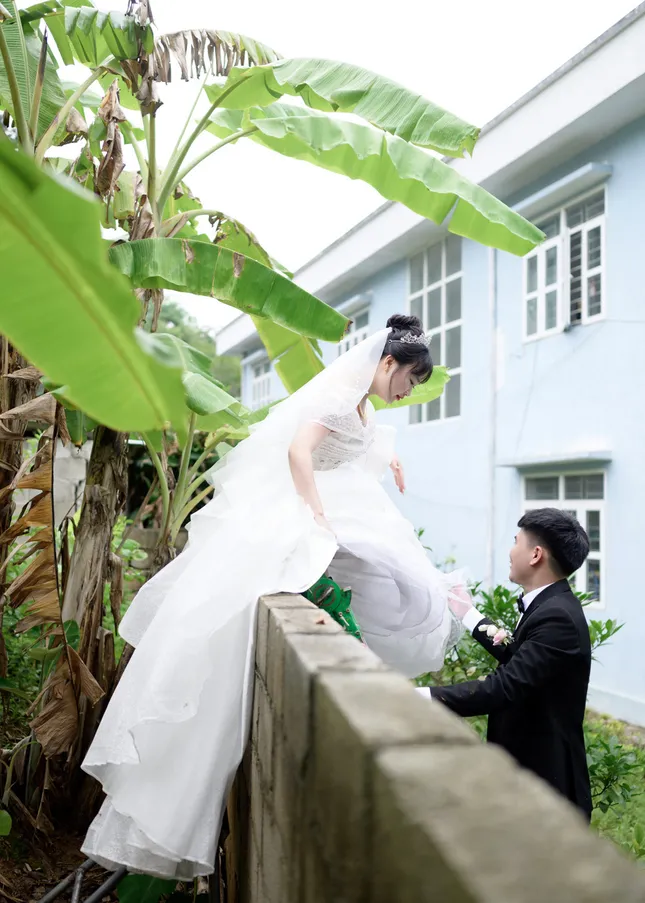 Cô dâu ở Lạng Sơn trèo tường về nhà chồng, phía sau là câu chuyện bất ngờ ảnh 4