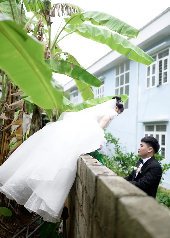 Cô dâu ở Lạng Sơn trèo tường về nhà chồng, phía sau là câu chuyện bất ngờ ảnh 2