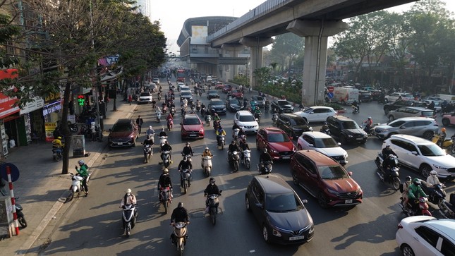 Đi 65km từ quê lên Hà Nội bằng thời gian di chuyển 2km khi ùn tắc ảnh 1