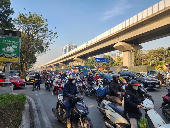 Đi 65km từ quê lên Hà Nội bằng thời gian di chuyển 2km khi ùn tắc ảnh 4