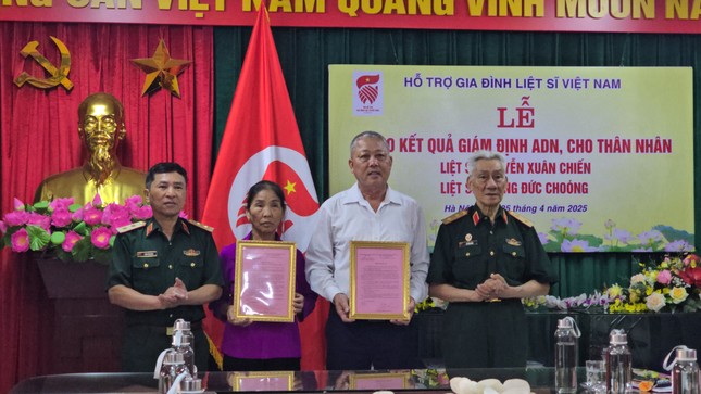 Con gái liệt sĩ nghẹn ngào nhận kết quả giám định ADN của cha sau hơn 50 năm tìm kiếm ảnh 1