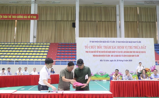 Gần 20 năm chờ đợi, người đàn ông bốc thăm được lô đất dịch vụ 3 mặt tiền ảnh 1