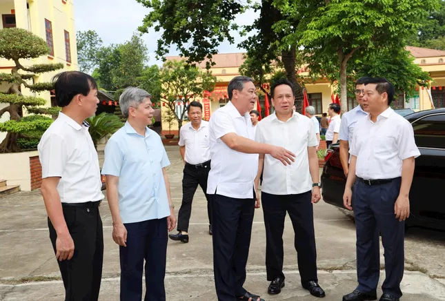 Hà Nội: Không để xảy ra tình trạng người dân đến nộp hồ sơ chỗ này lại chỉ sang chỗ khác ảnh 1