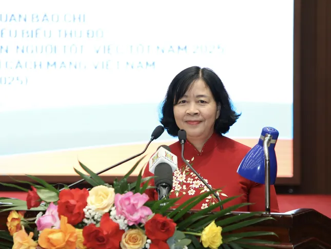 Chủ tịch thành phố Hà Nội tặng Bằng khen cho Báo Tiền Phong ảnh 1
