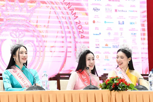 Hoa hậu Hà Trúc Linh: 'Nhiều bạn học người dân tộc thiểu số nhắn tin chúc mừng tôi' ảnh 9