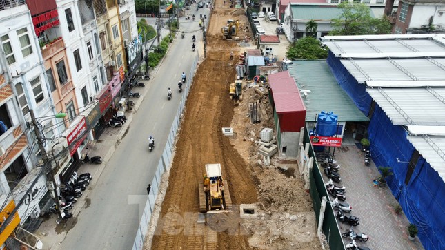 Hà Nội kiểm tra nhà 'siêu mỏng, siêu méo' trên đường Nguyễn Tuân mở rộng ảnh 2