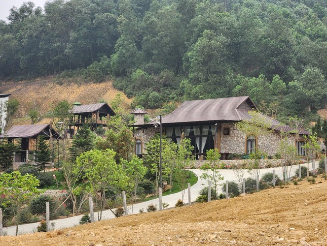 Hà Nội: Lấn chiếm đất rừng, xây dựng khu nghỉ dưỡng trái phép ảnh 1