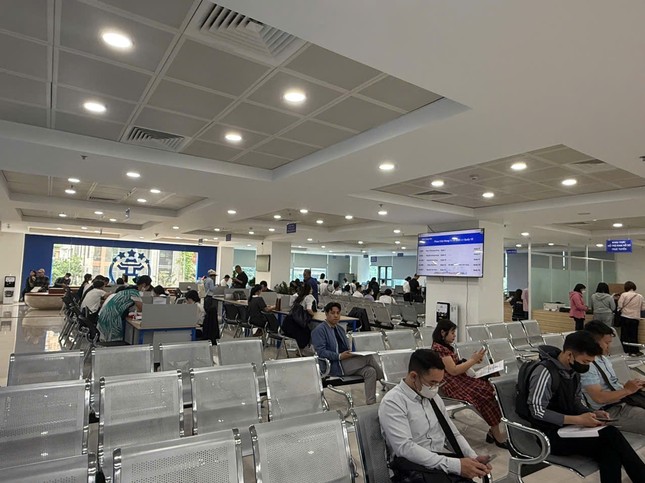 Trung tâm hành chính công Hà Nội bất ngờ &apos;vắng khách&apos; ngày đầu tuần ảnh 2