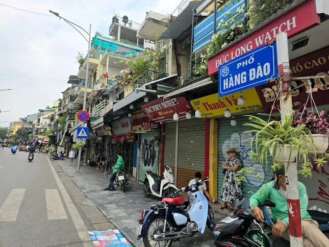 Đằng sau việc phố kinh doanh sầm uất ở Hà Nội vắng tanh vắng ngắt ảnh 2