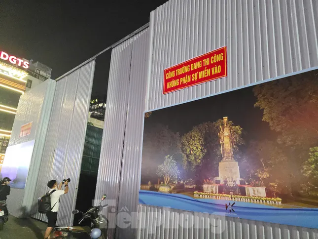 Hà Nội bắt đầu phá dỡ tòa nhà Hàm cá mập- Ảnh 5. Hà Nội bắt đầu phá dỡ tòa nhà Hàm cá mập- Ảnh 5.