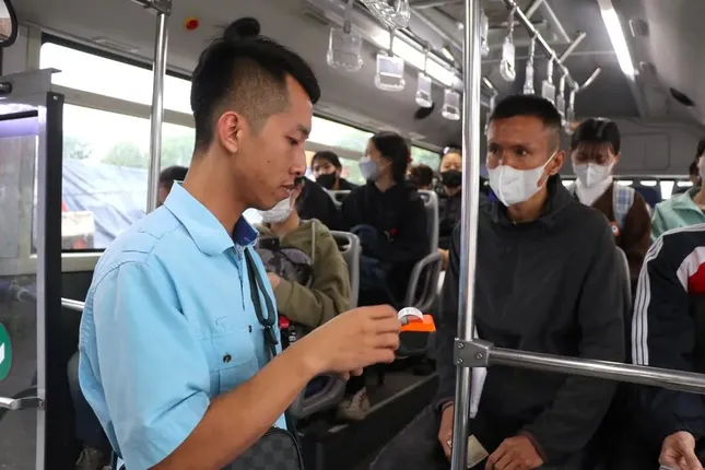 Hà Nội phát hành vé liên thông xe buýt và đường sắt đô thị có trợ giá ảnh 1