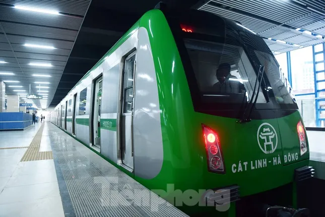 Tàu Cát Linh - Hà Đông 'lăn bánh' ra sao sau 3 ngày đầu chạy tổng thể? ảnh 2