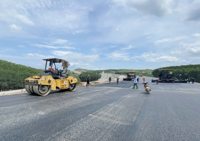Cao tốc Vũng Áng - Bùng hơn 12.500 tỷ sẽ về đích sớm nửa năm ảnh 8