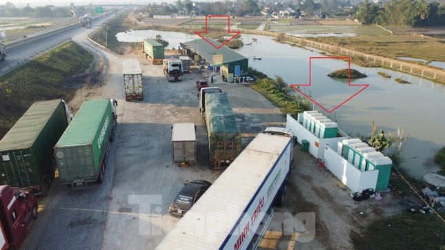 Trạm dừng nghỉ cao tốc quá tải, xe được thông báo hạn chế thời gian lưu trú ảnh 3
