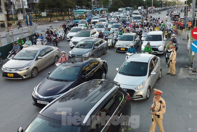 CSGT lên ‘kịch bản’ chống ùn tắc xe về nội thành Hà Nội ảnh 1