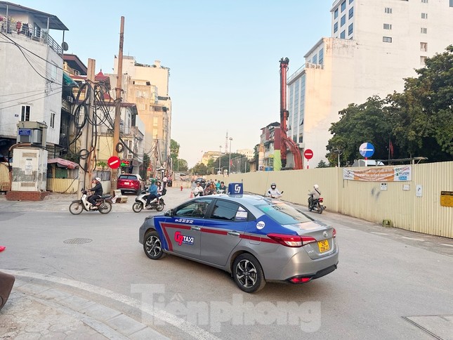 Hà Nội: Nhiều đoạn phố Trần Hưng Đạo tổ chức giao thông một chiều từ tối 12/5 ảnh 6